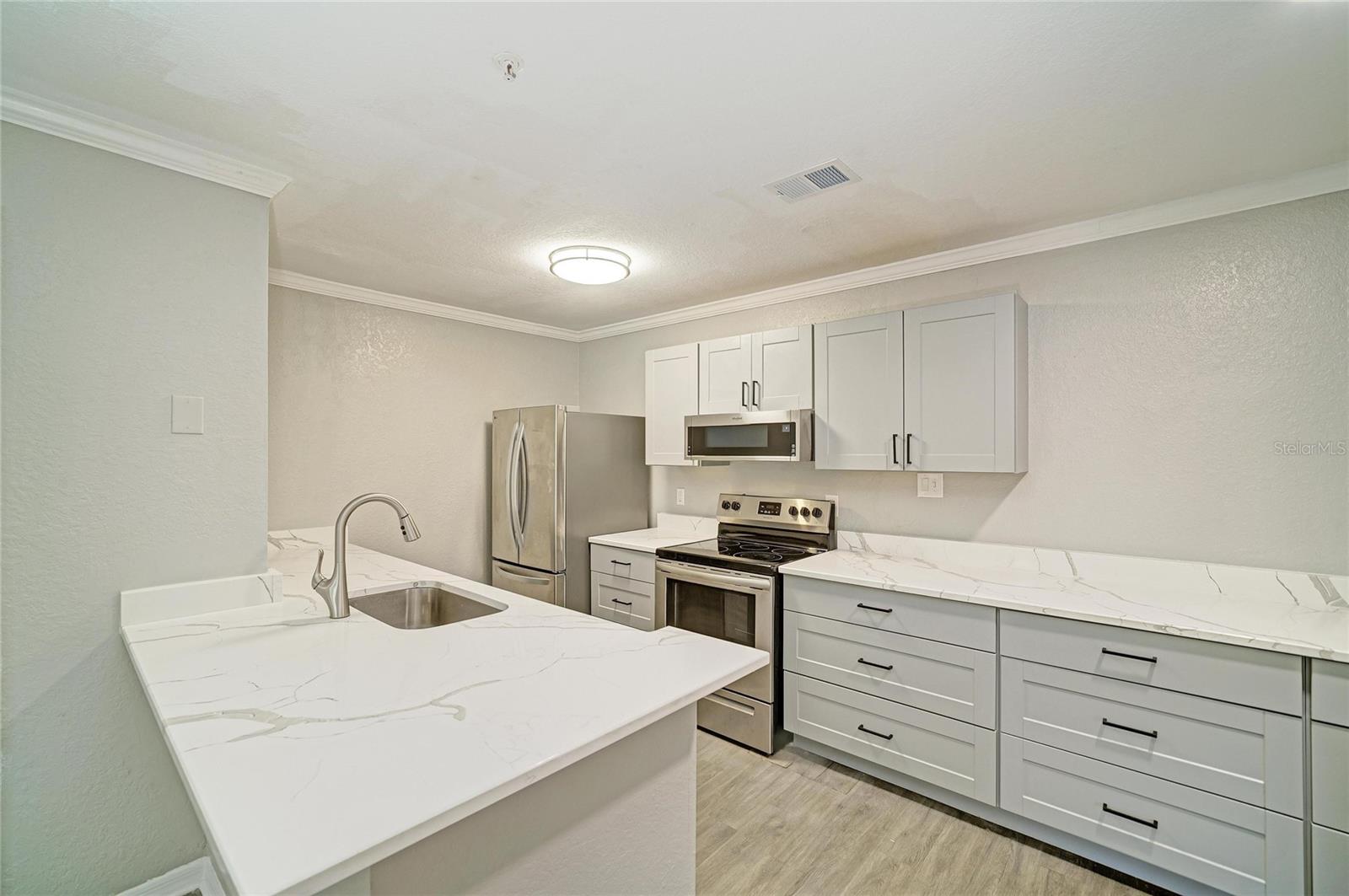 8932 Manor Loop #102 Property Photo 17
