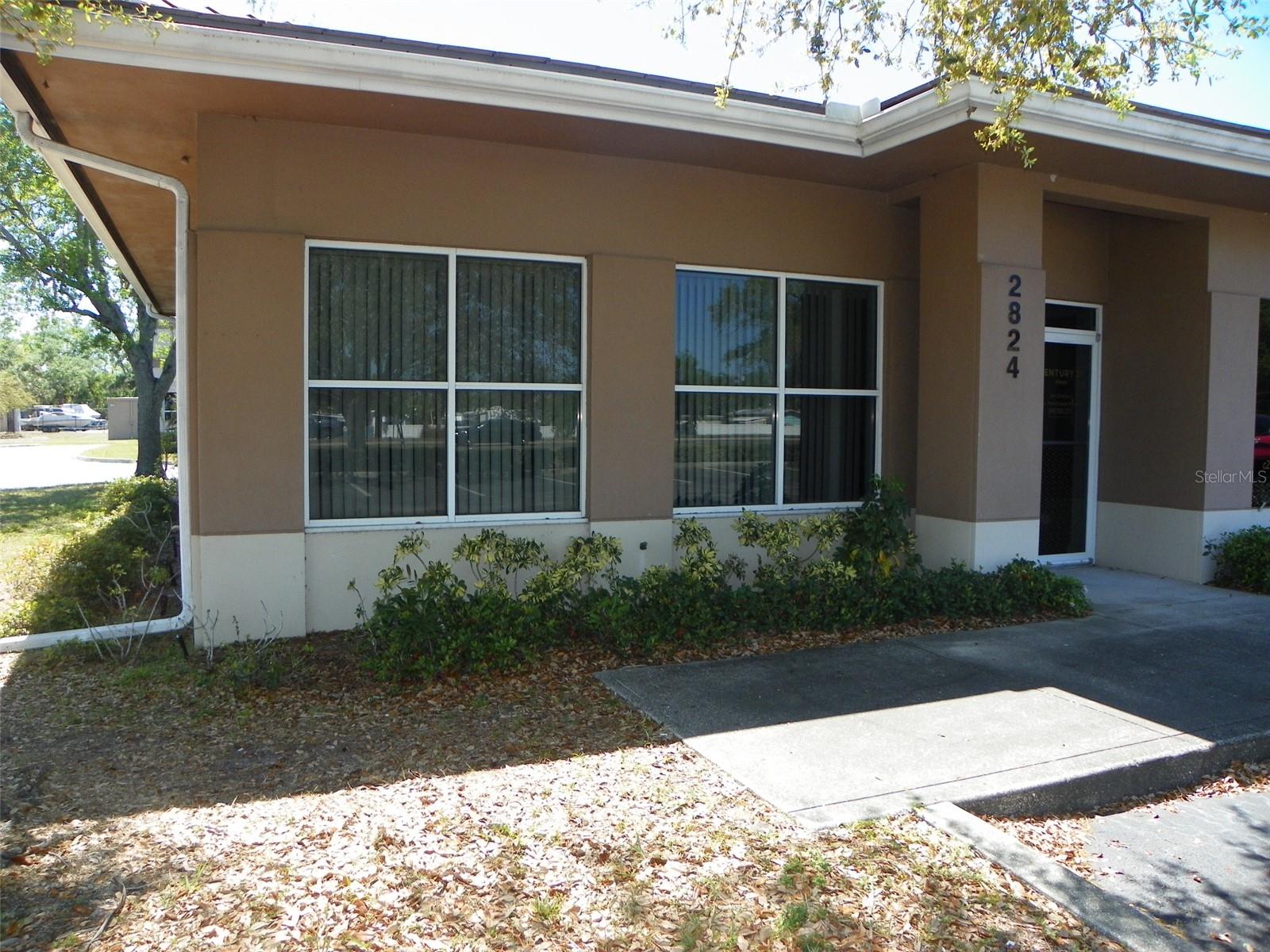 2824 Manatee Ave E Property Photo 1
