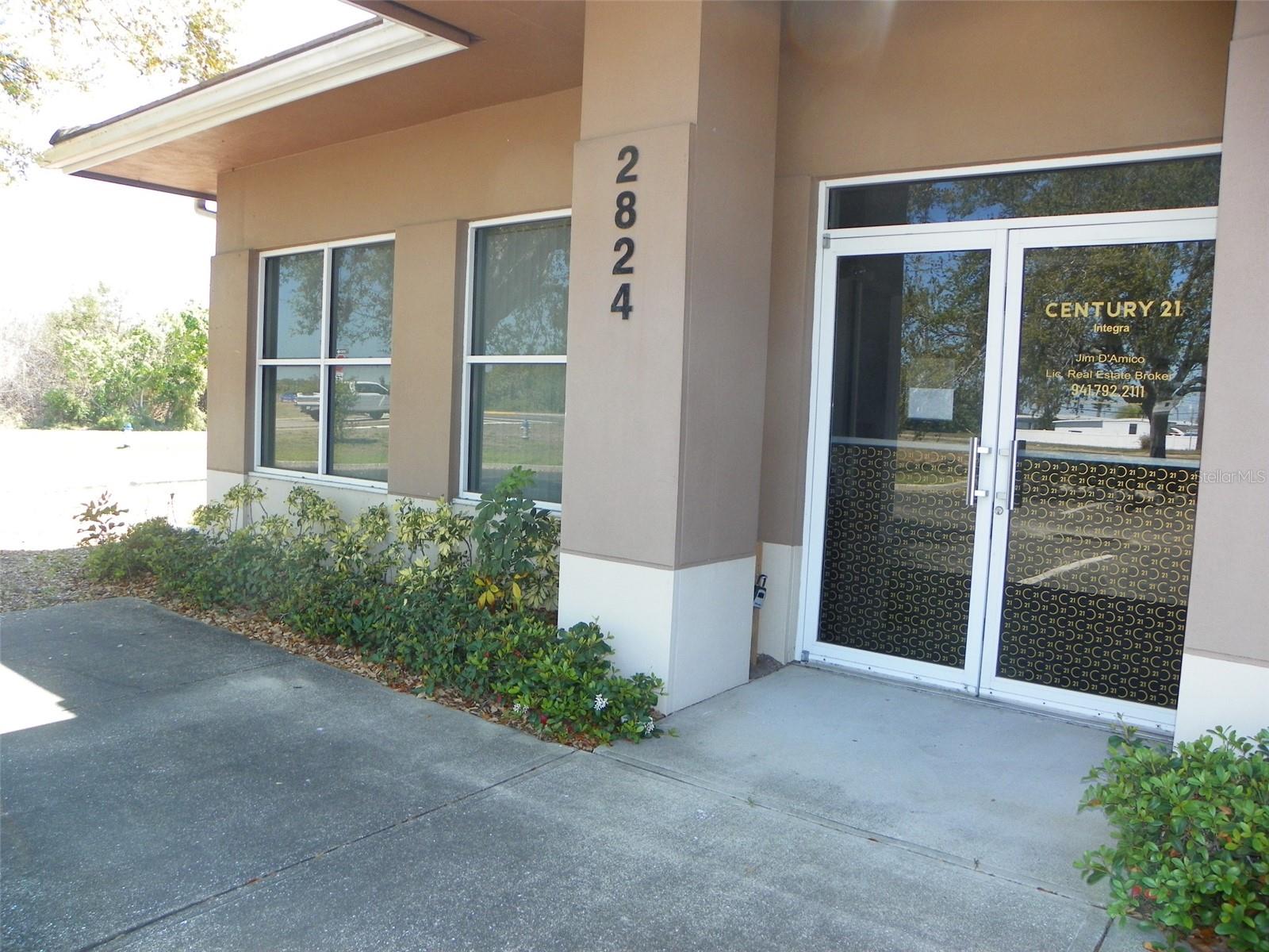 2824 Manatee Ave E Property Photo 2