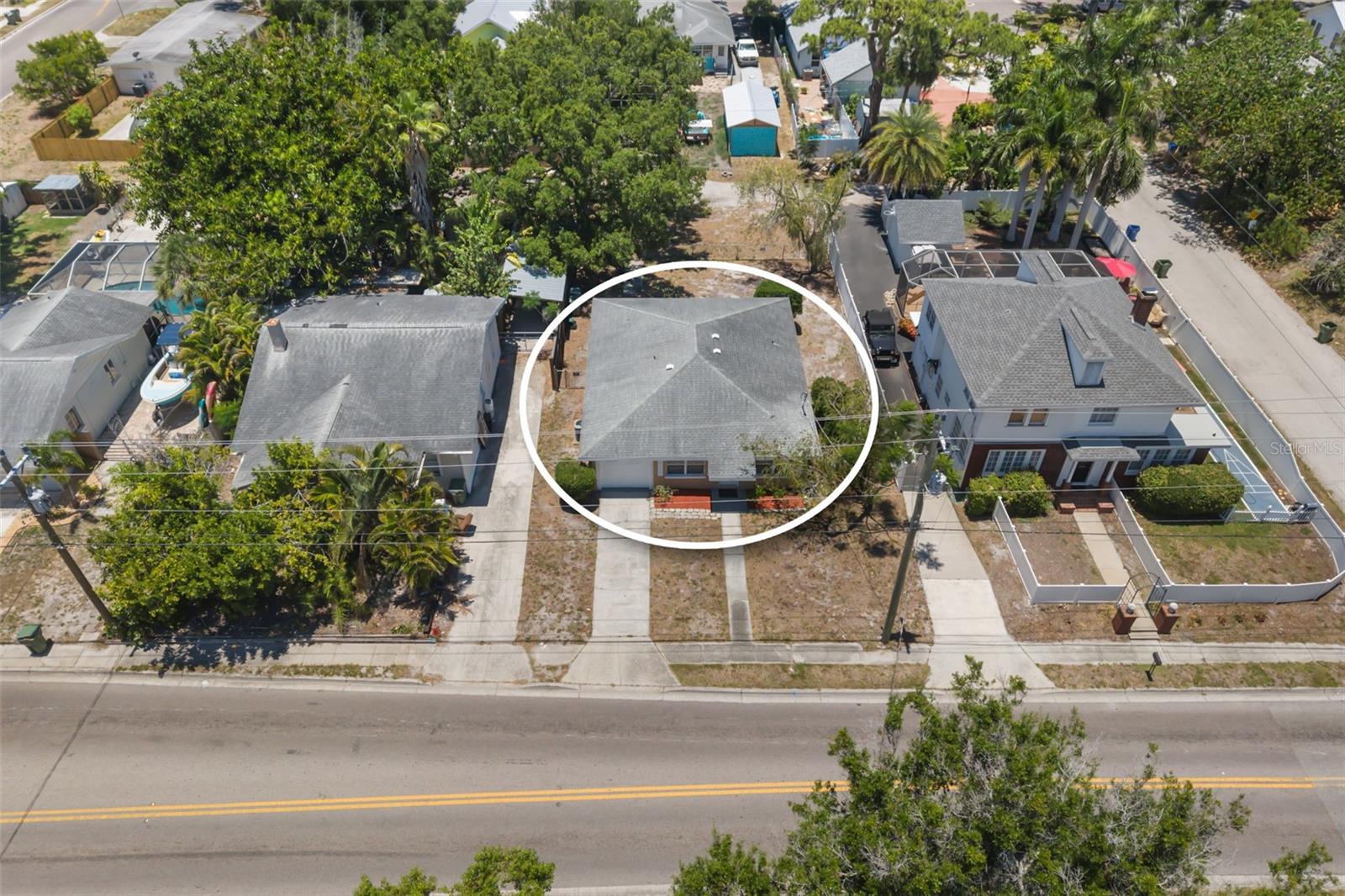 808 26th St W Property Photo 3