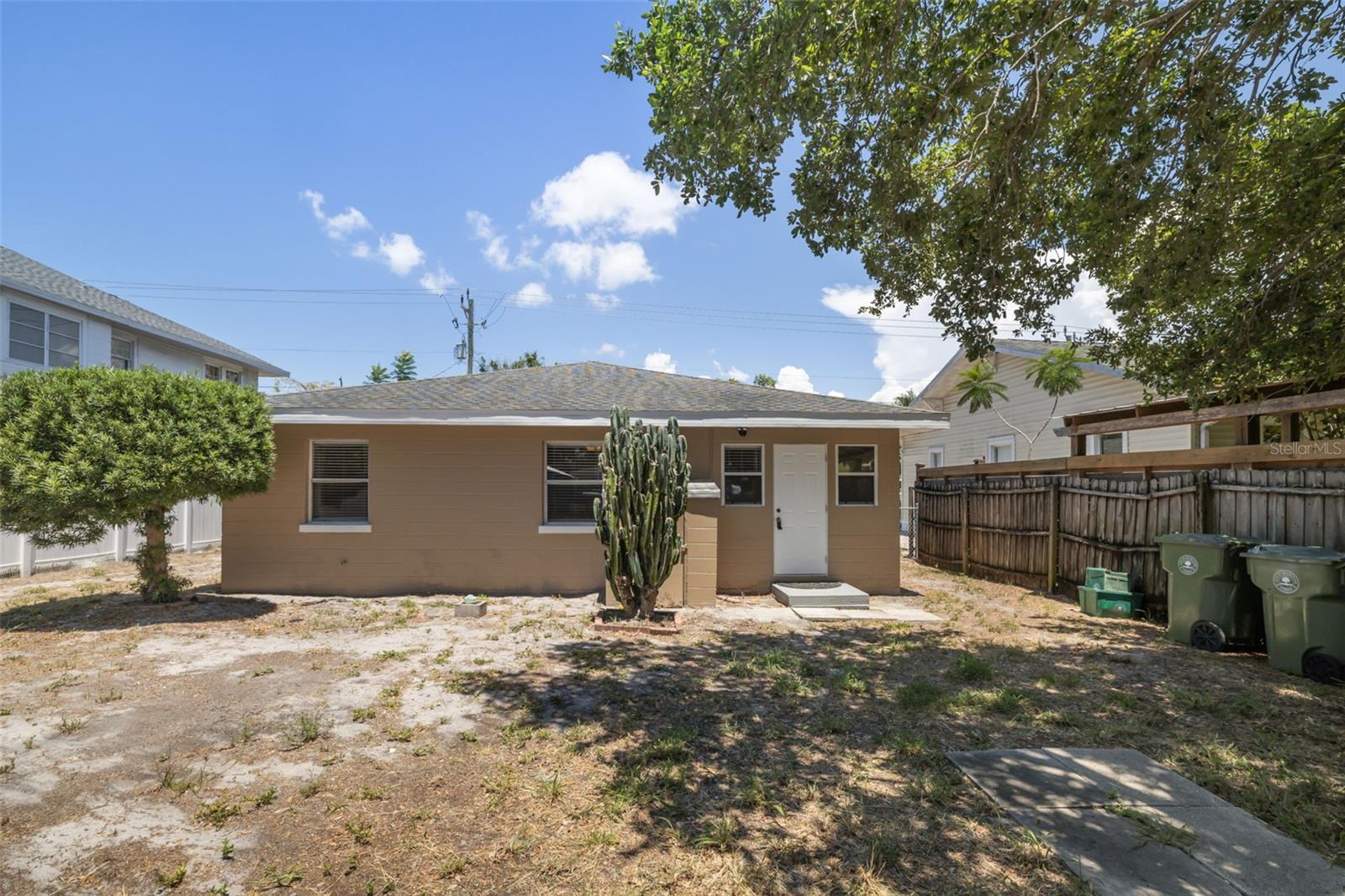 808 26th St W Property Photo 8