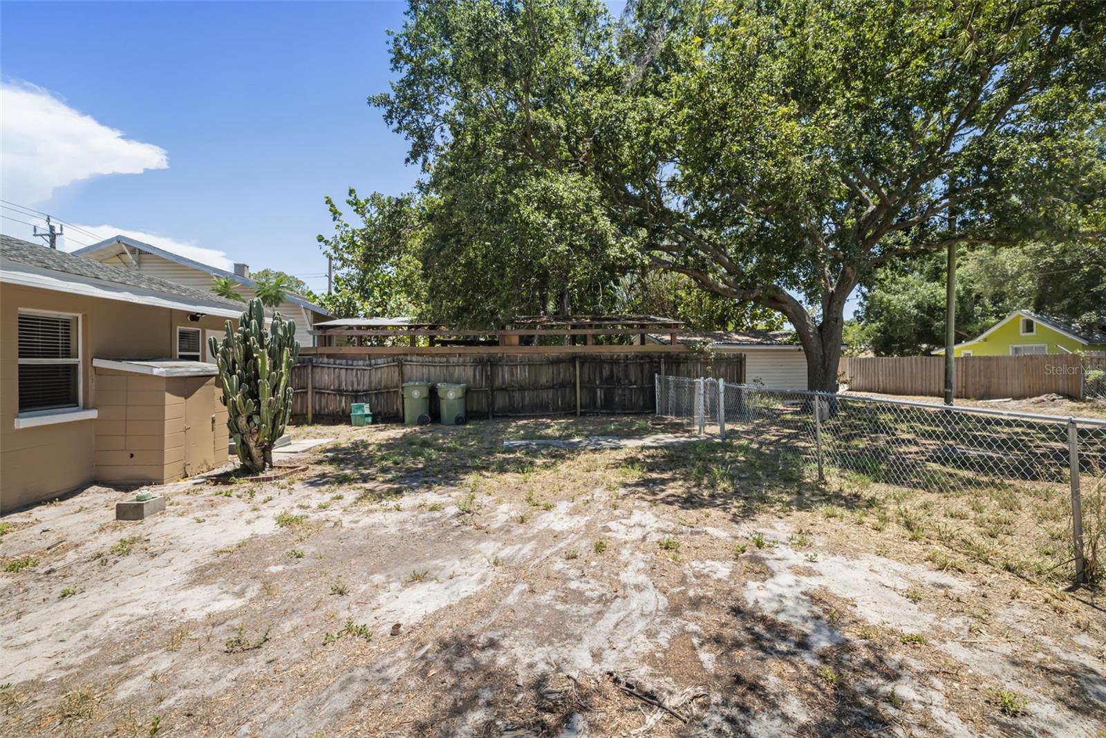 808 26th St W Property Photo 34