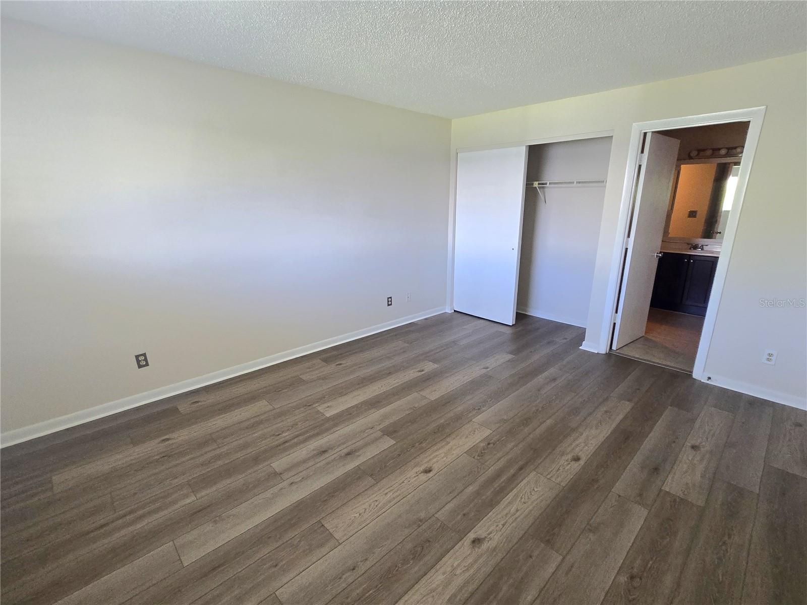 6033 34th St W #104 Property Photo 9