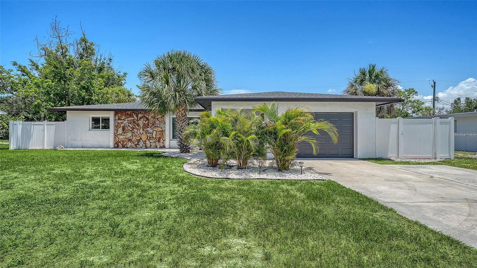 1302 Mango Ave Property Photo 4
