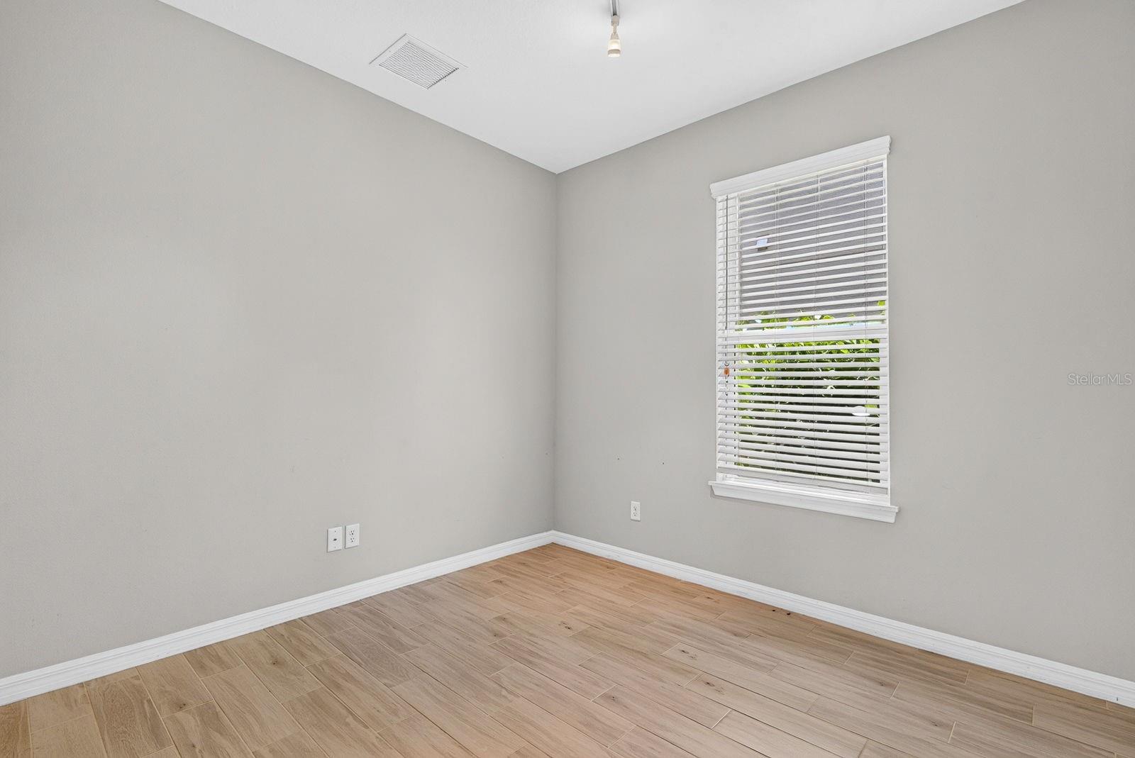 16443 Paynes Mill Dr Property Photo 6