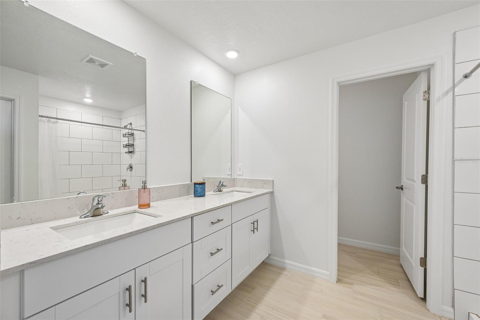 8807 Sunset Park Trl Property Photo 4