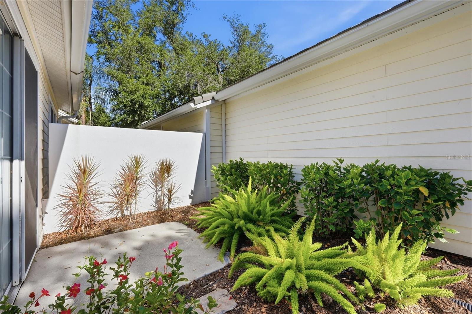 7906 Whitebridge Gln Property Photo 3