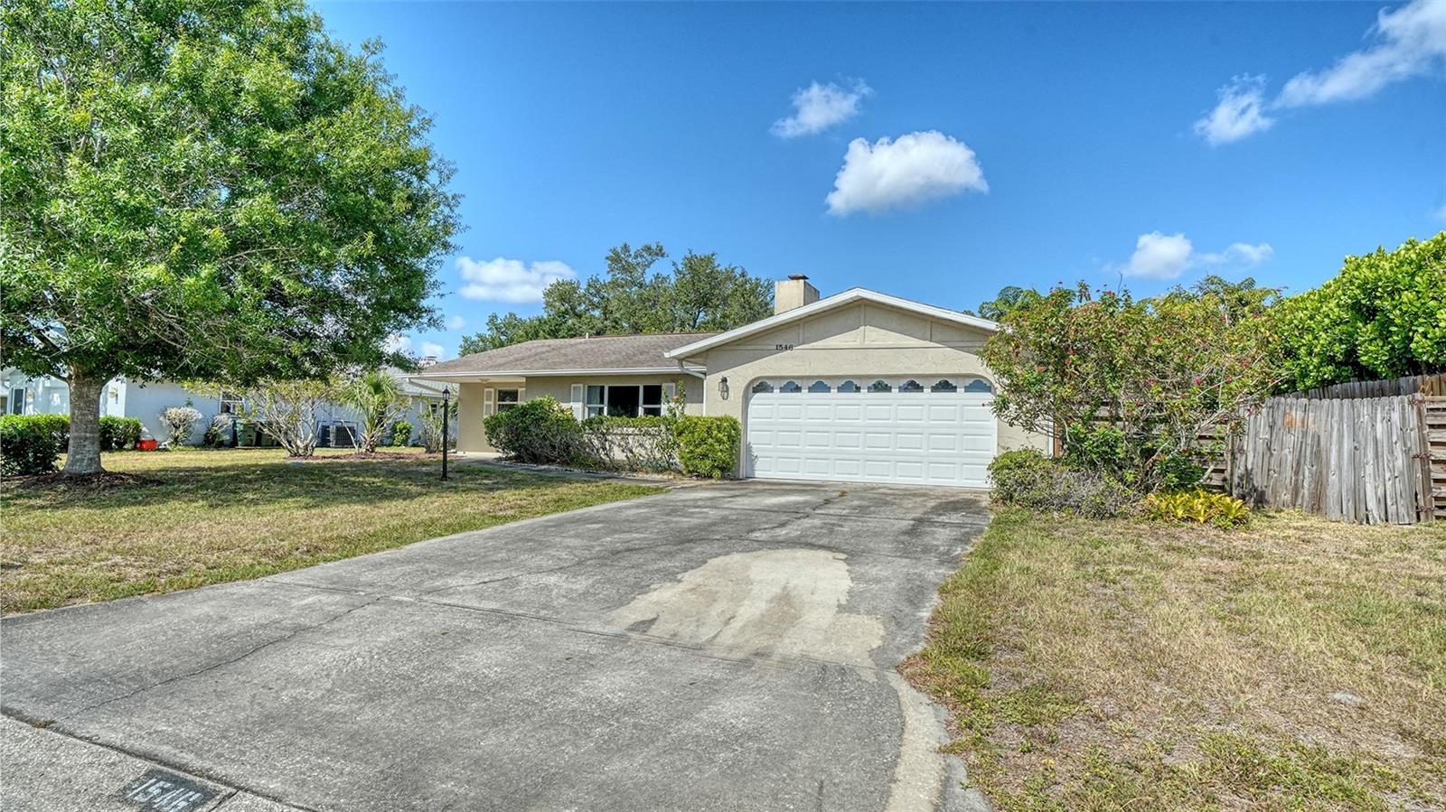 1546 Georgetowne Ln Property Photo 2