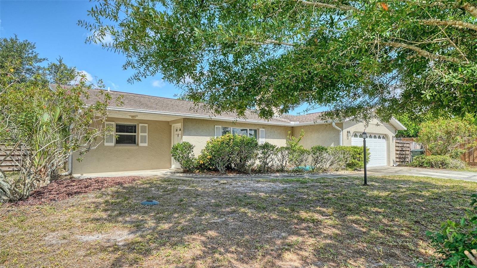 1546 Georgetowne Ln Property Photo 4