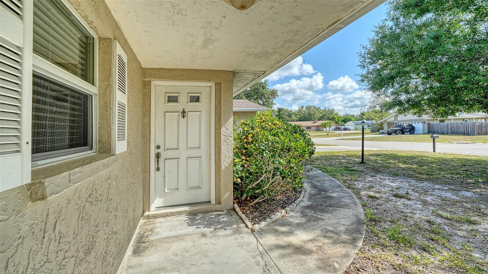 1546 Georgetowne Ln Property Photo 6