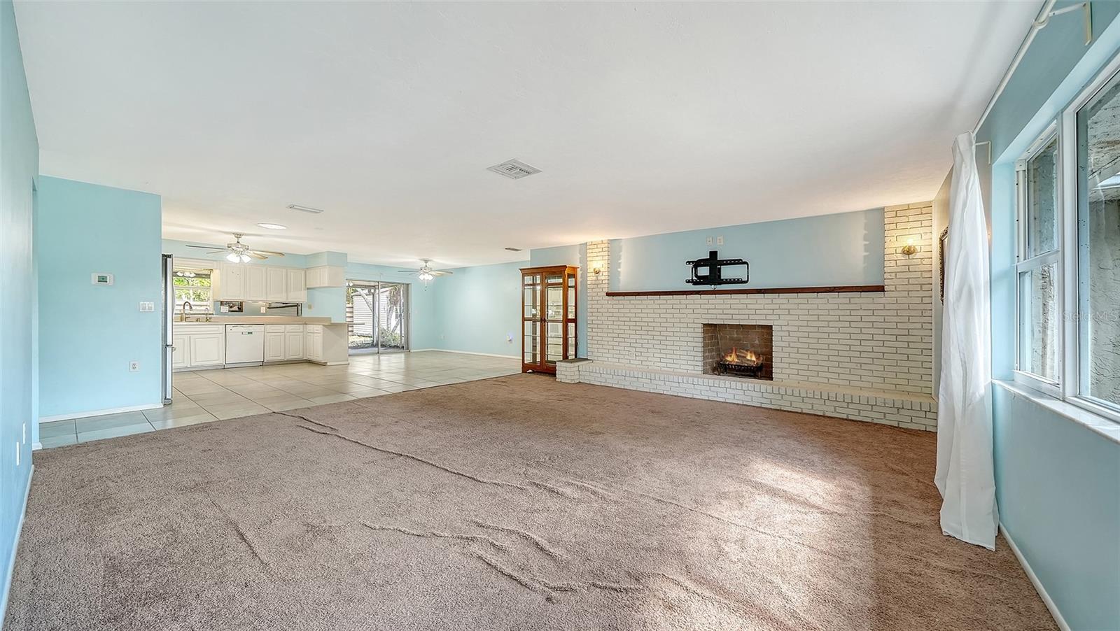 1546 Georgetowne Ln Property Photo 8