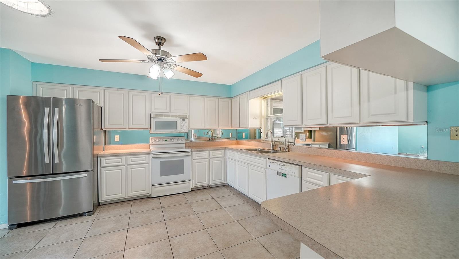 1546 Georgetowne Ln Property Photo 16