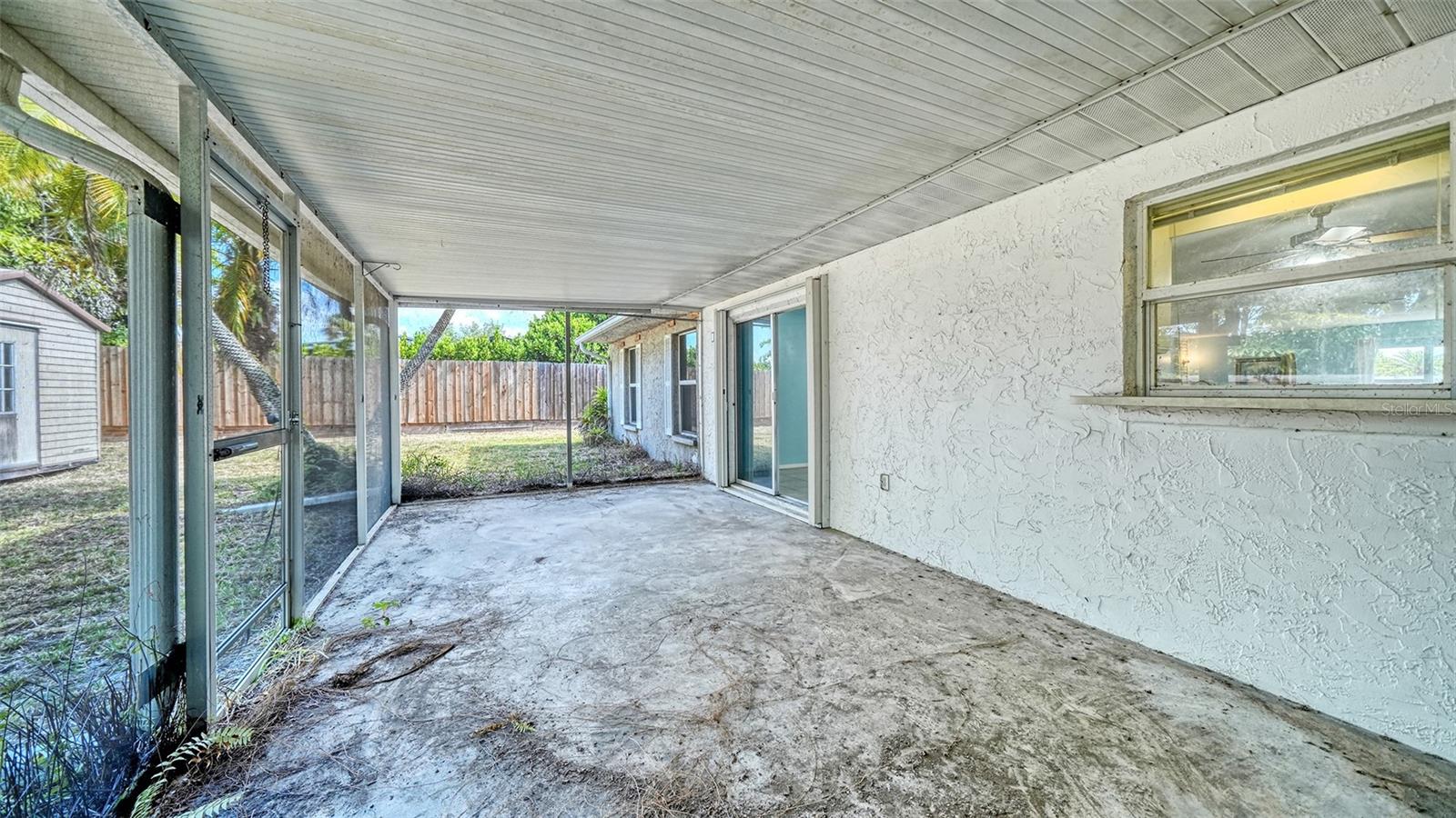 1546 Georgetowne Ln Property Photo 22