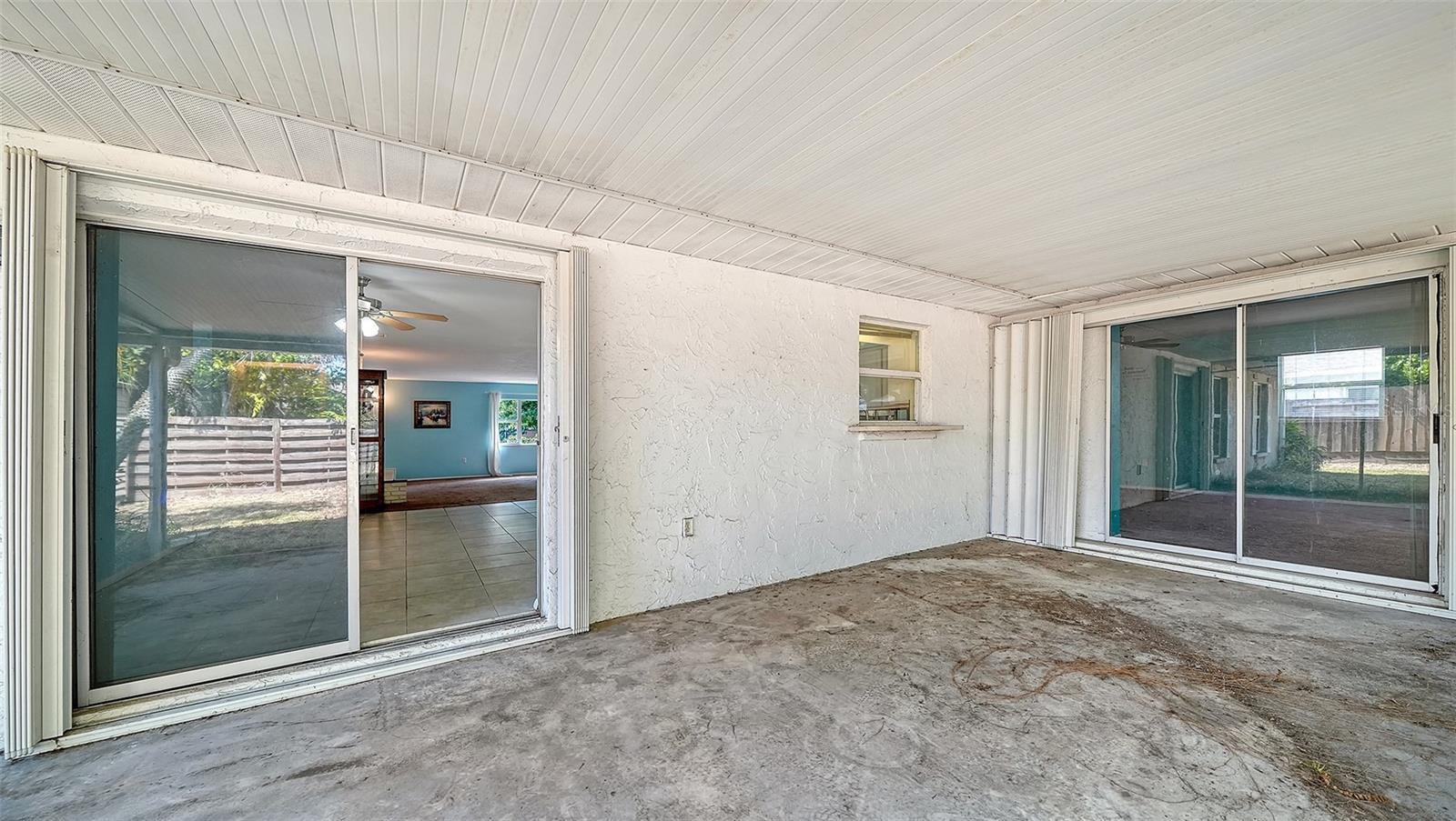 1546 Georgetowne Ln Property Photo 23