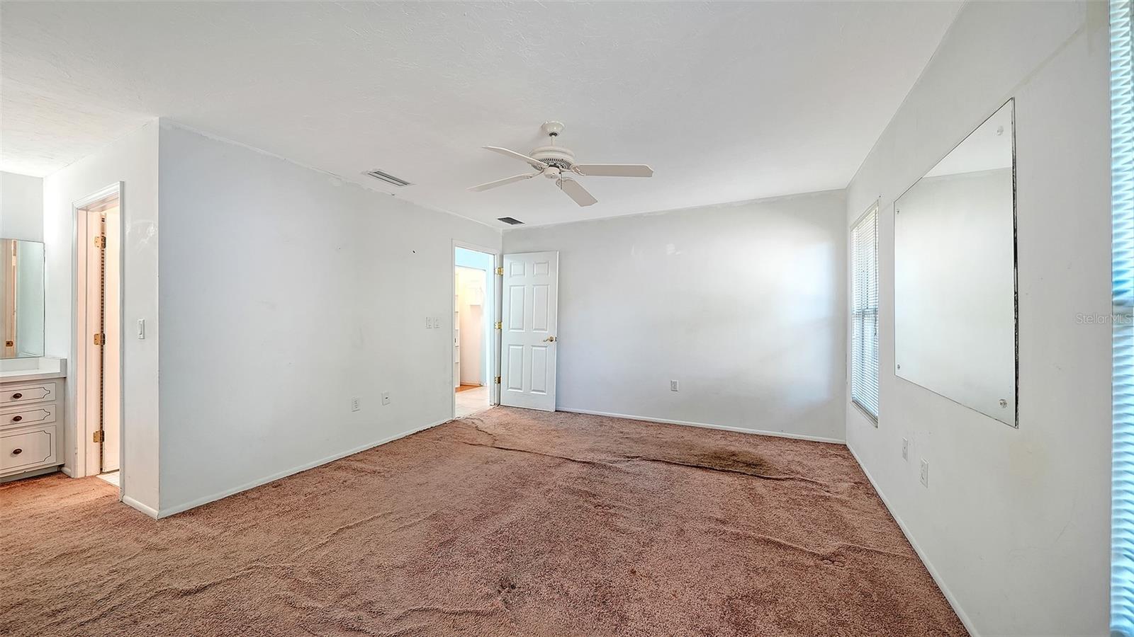 1546 Georgetowne Ln Property Photo 28