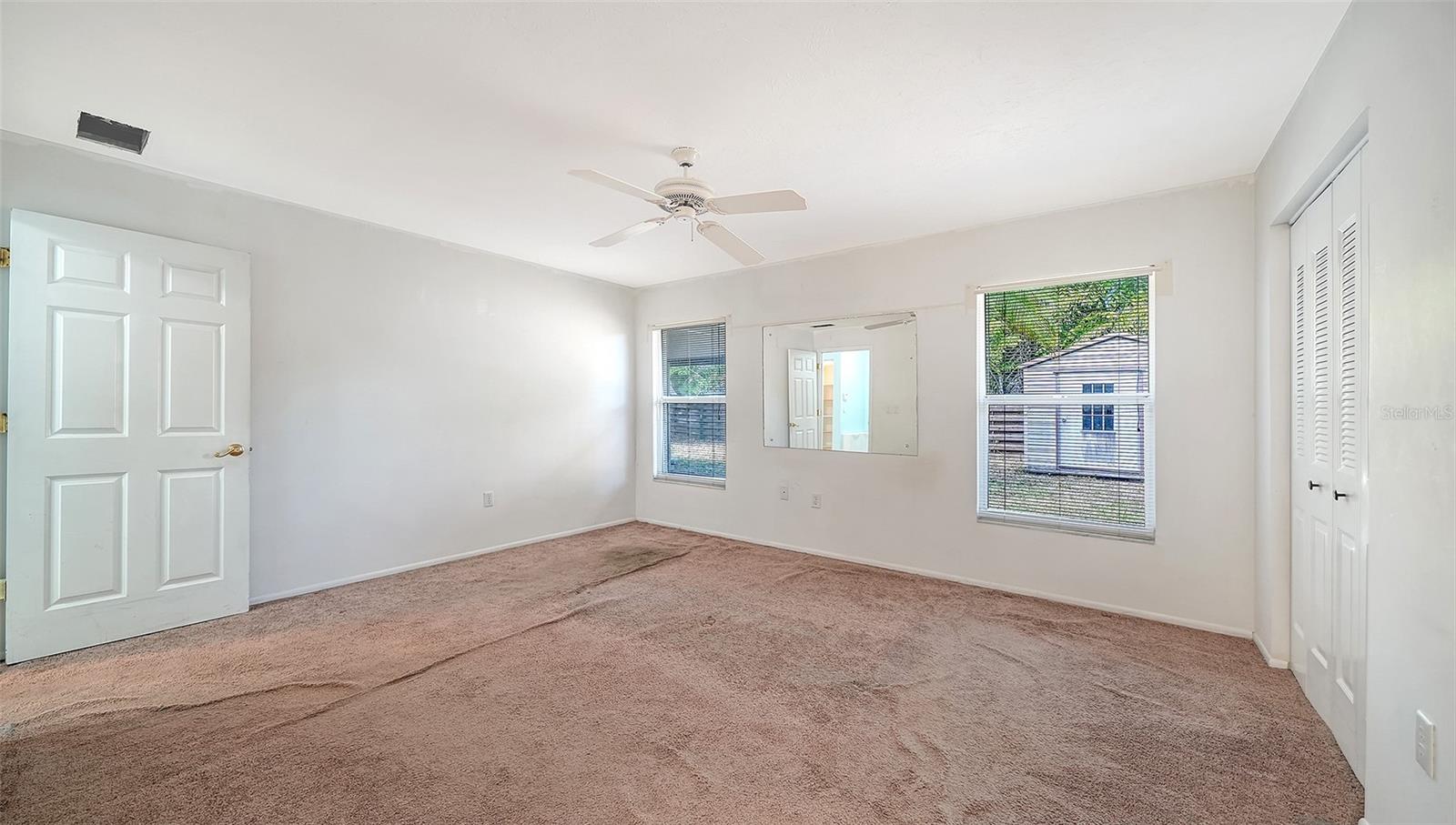 1546 Georgetowne Ln Property Photo 29