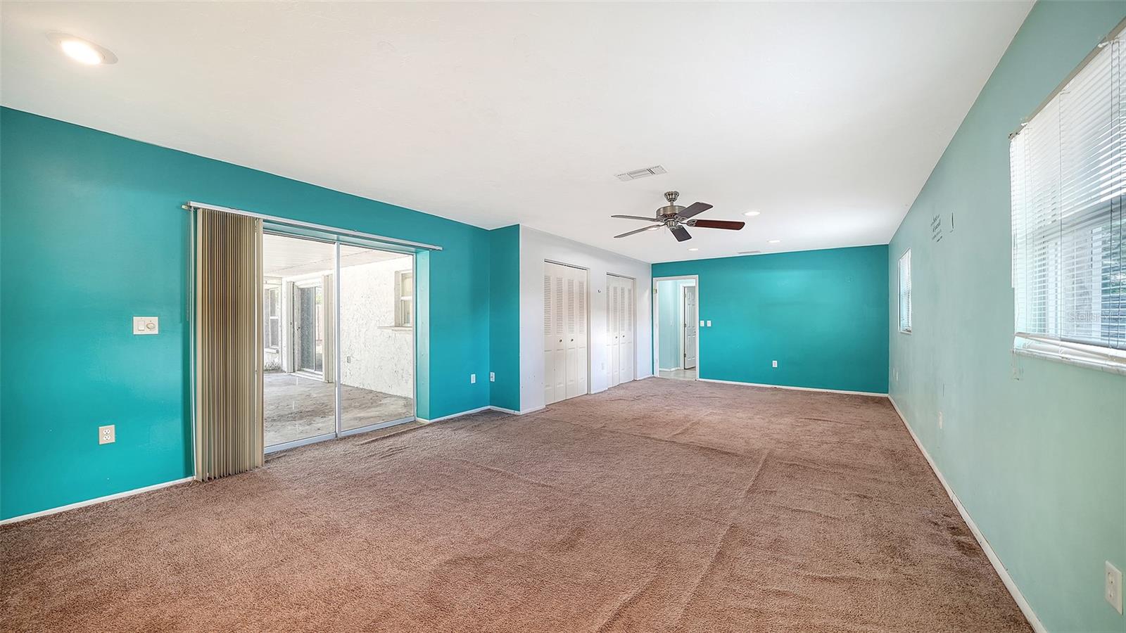 1546 Georgetowne Ln Property Photo 32