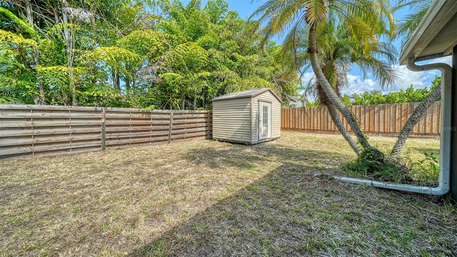 1546 Georgetowne Ln Property Photo 35