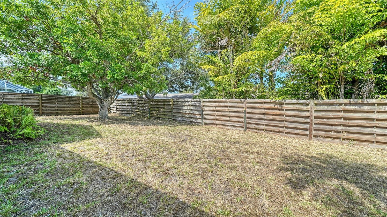 1546 Georgetowne Ln Property Photo 36