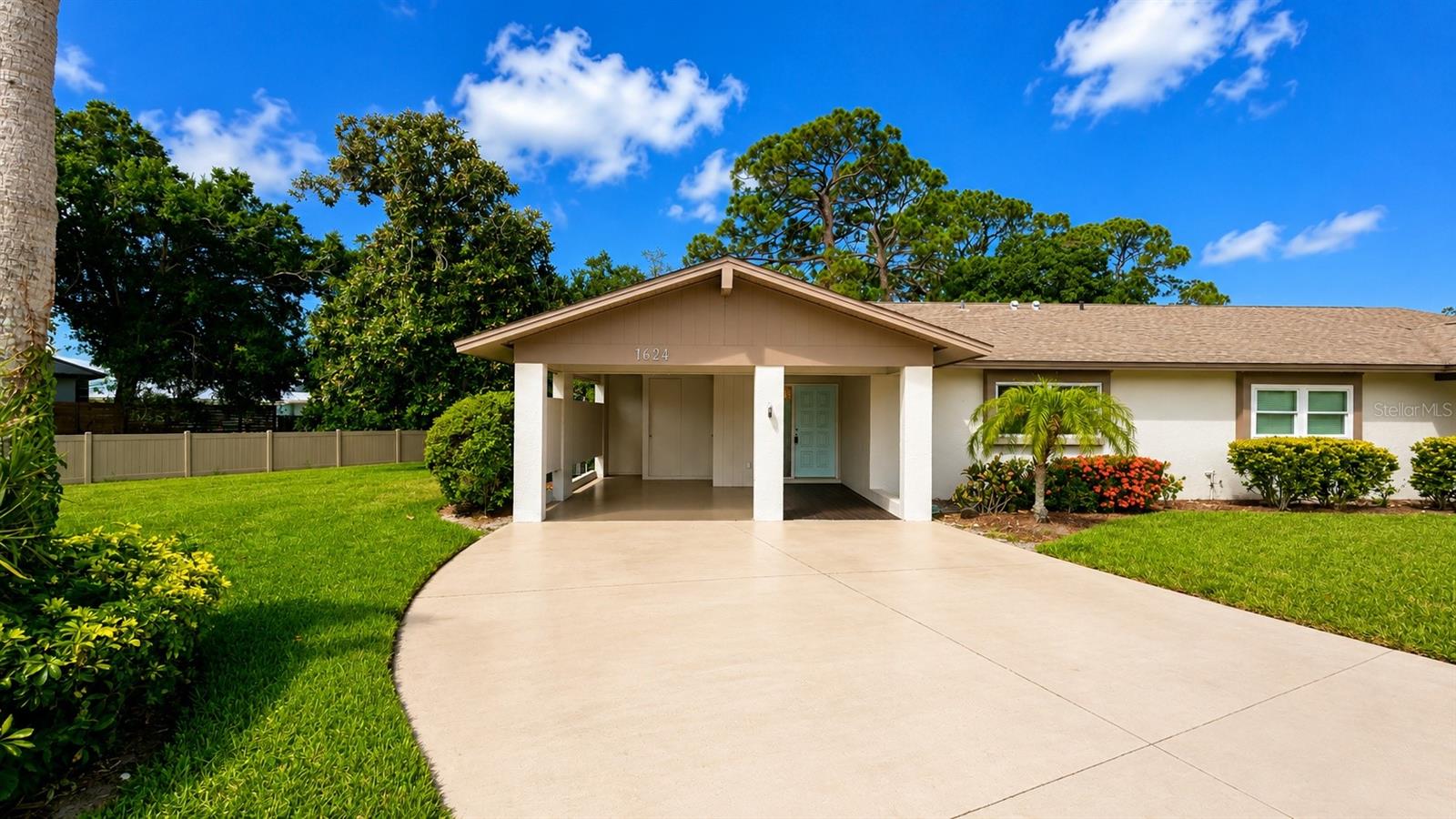 1624 WHITEHEAD DR #320 Property Photo 1