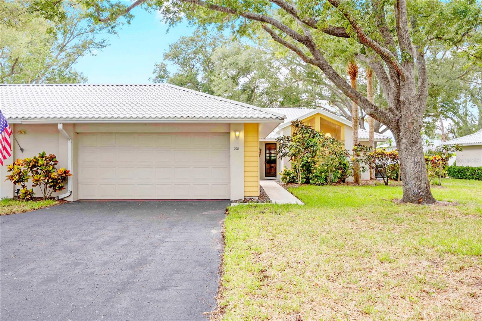 231 Southampton Ln #277 Property Photo 2