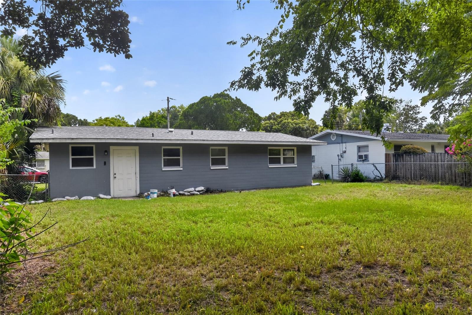 305 Joyce St Property Photo 8