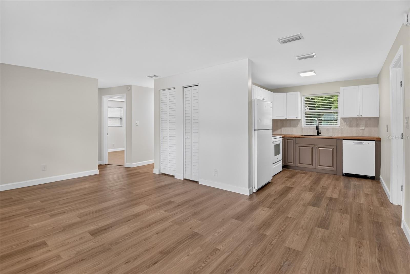 305 Joyce St Property Photo 12
