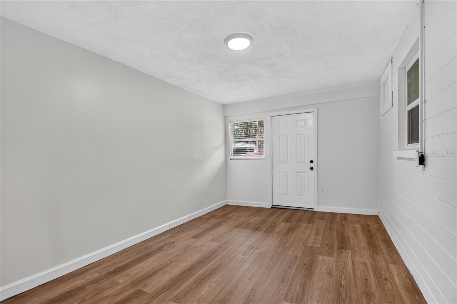 305 Joyce St Property Photo 22