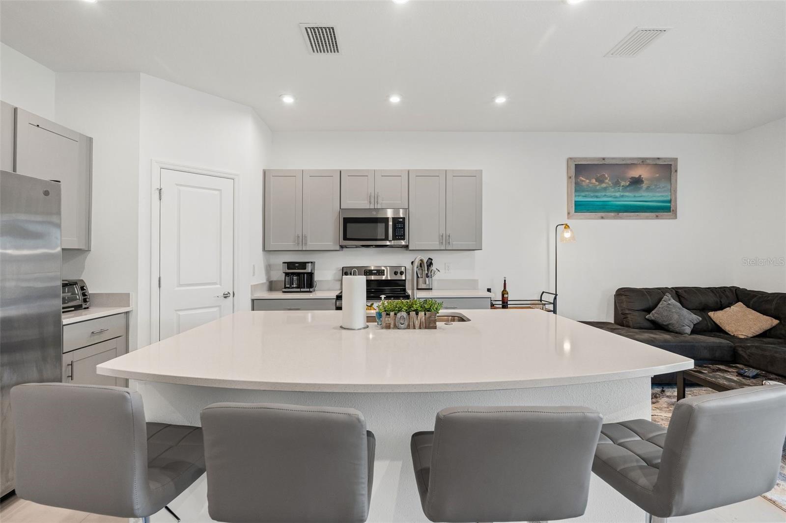 5725 Haven Ter Property Photo 8