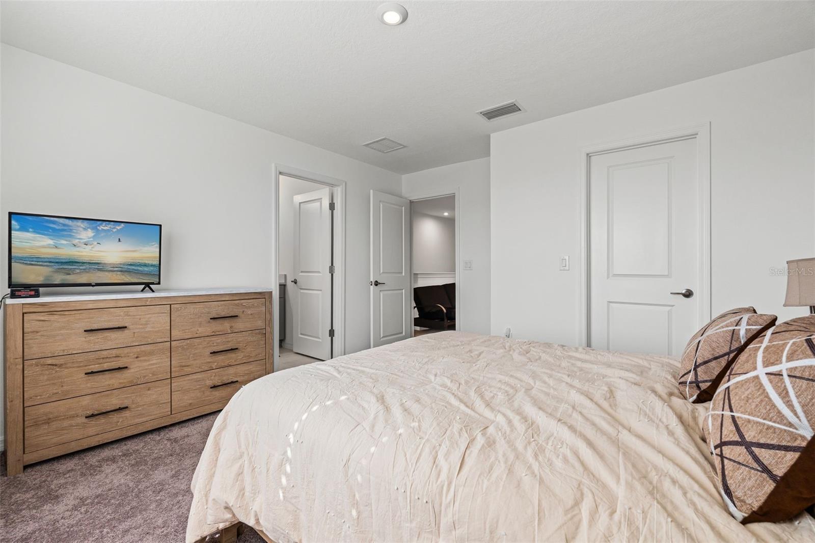 5725 Haven Ter Property Photo 19