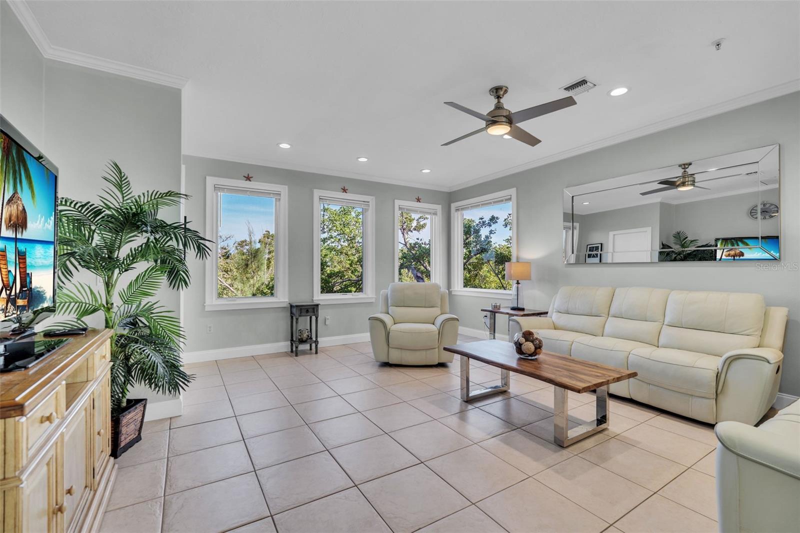 848 Evergreen Way Property Photo 2