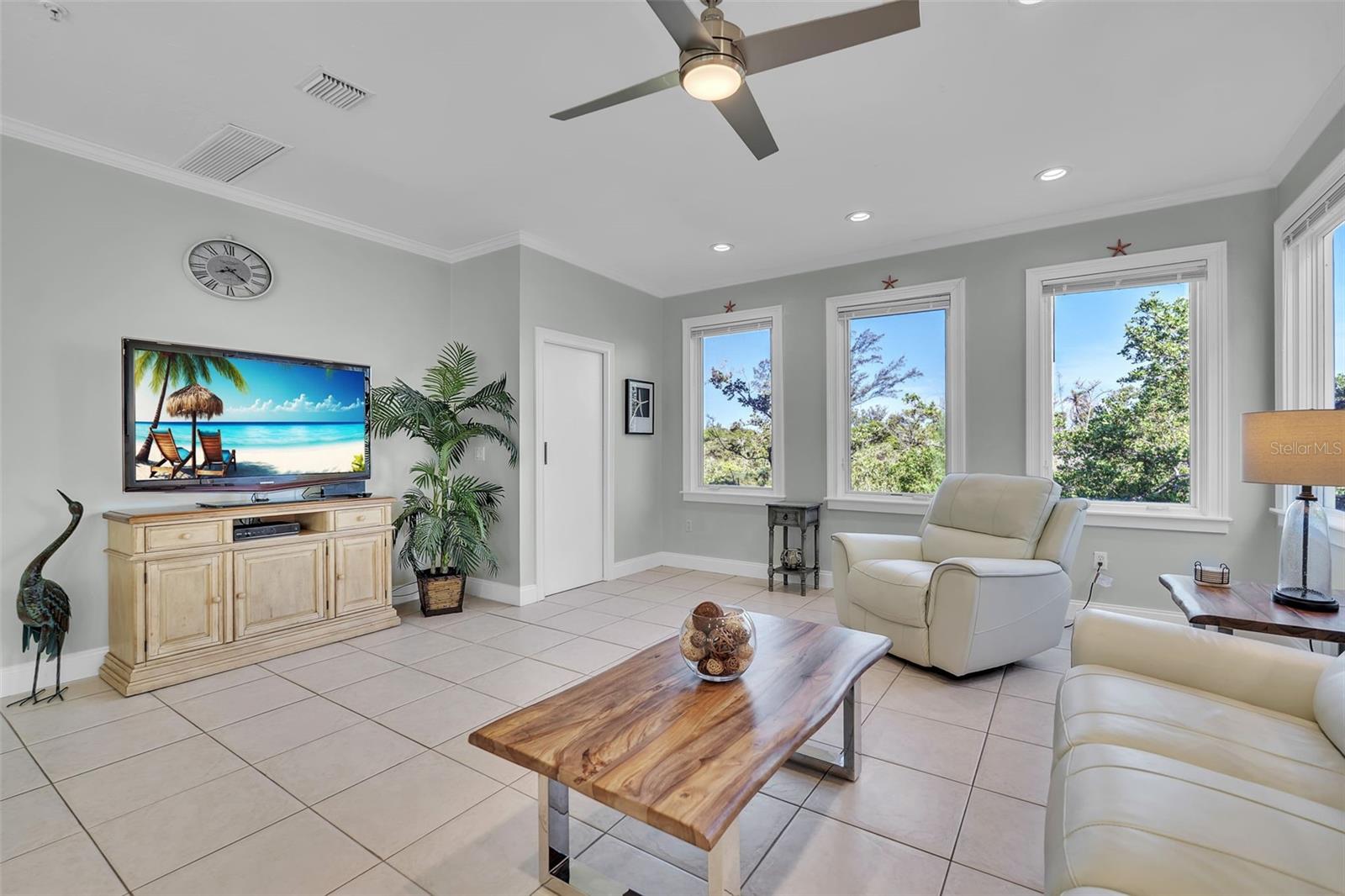 848 Evergreen Way Property Photo 8