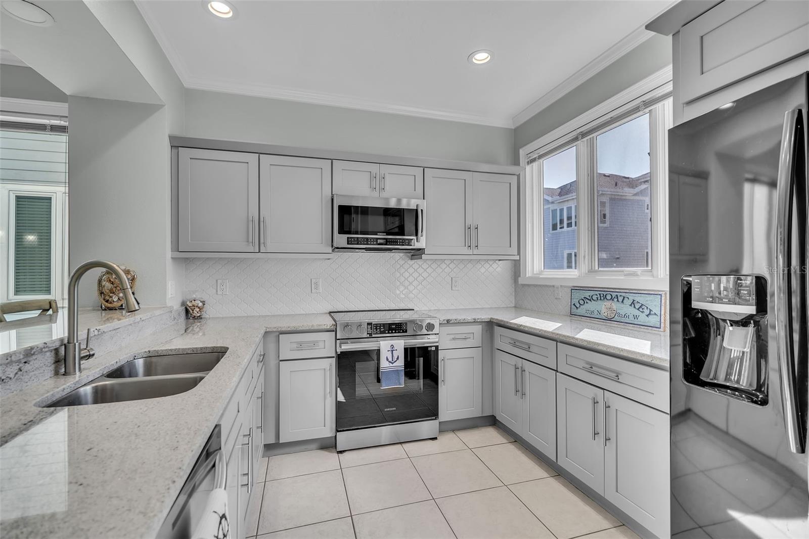 848 Evergreen Way Property Photo 10