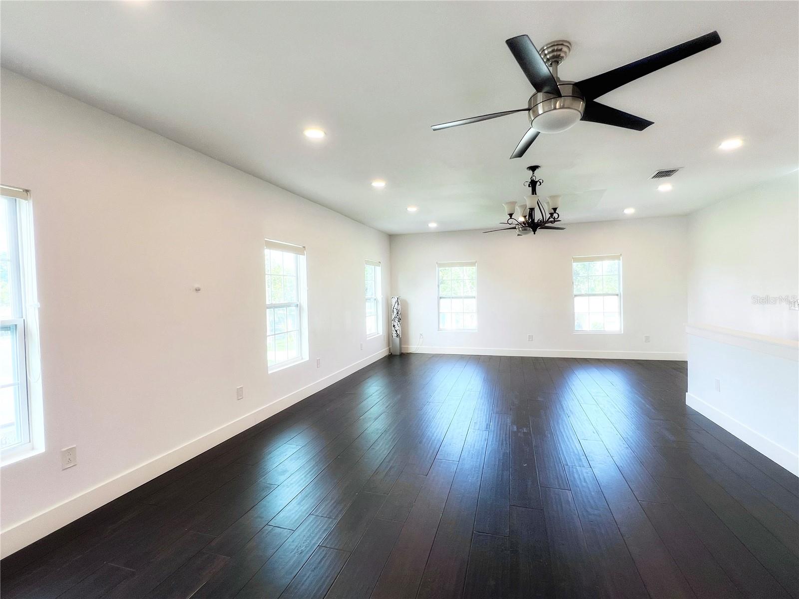 974 Pinelli St Property Photo 33