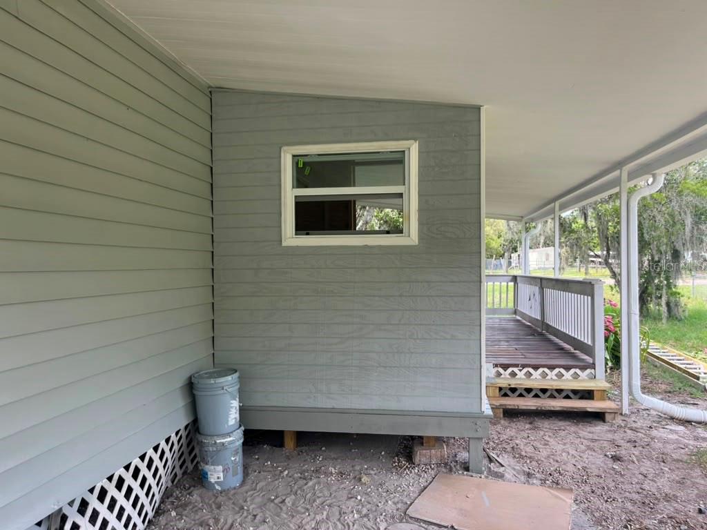 14810 Thompson Ave Property Photo 4