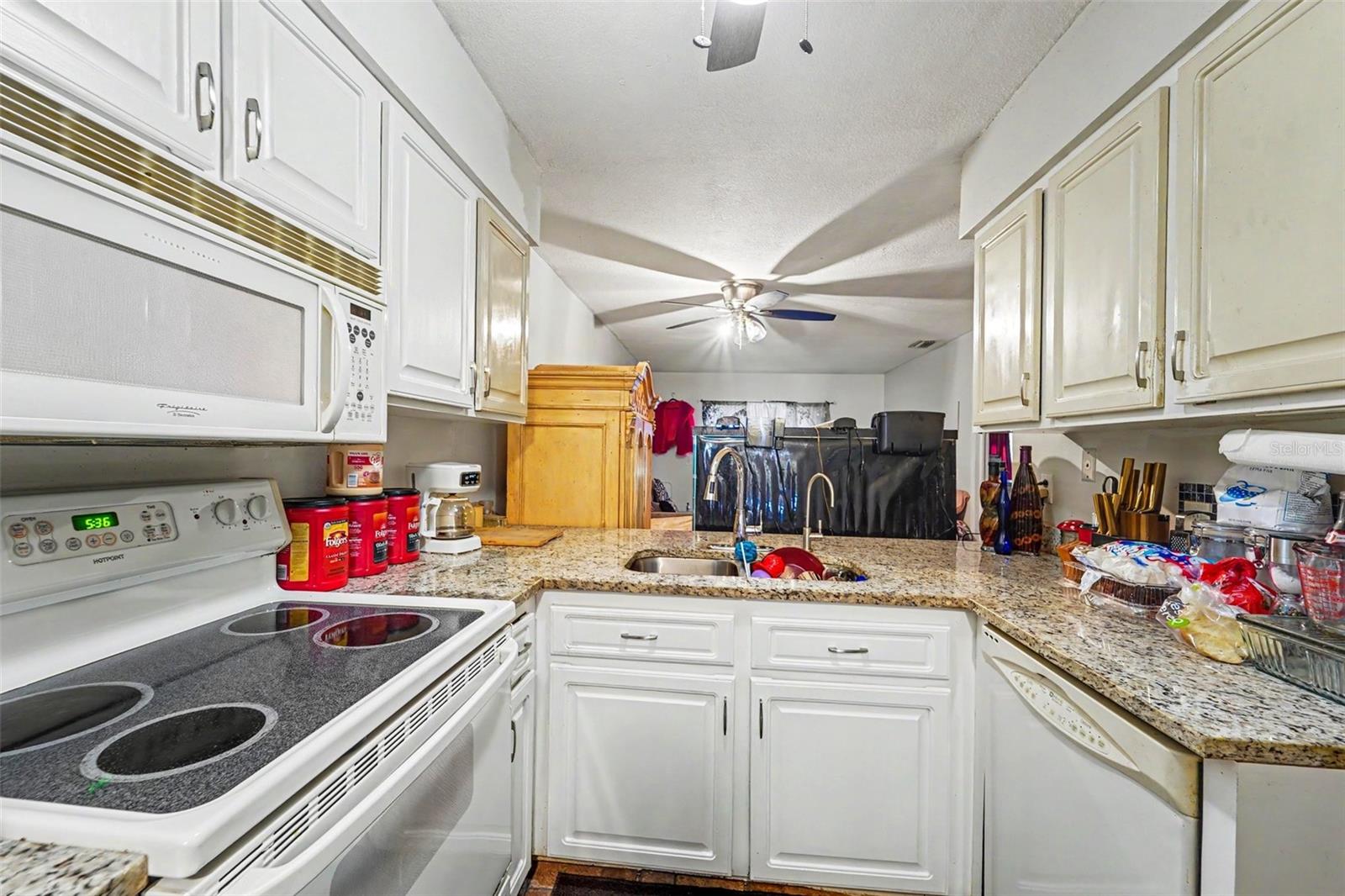 12435 Knollbrook Ln Property Photo 5