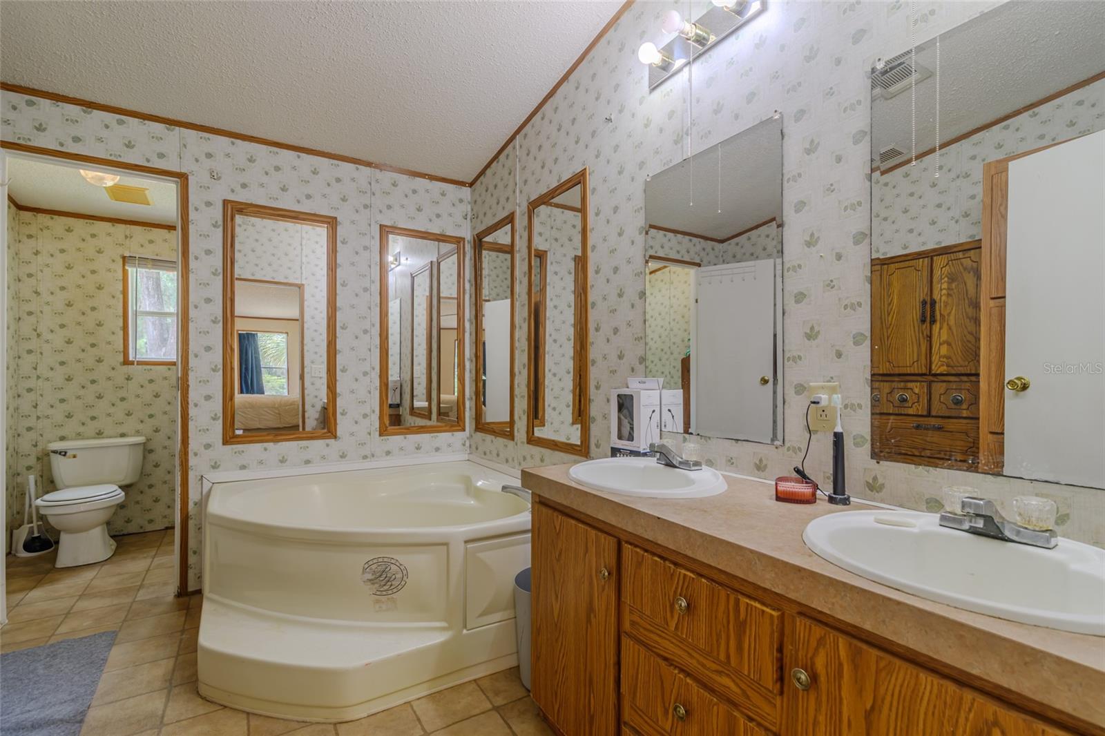 19050 Ne 3rd Ct Property Photo 7