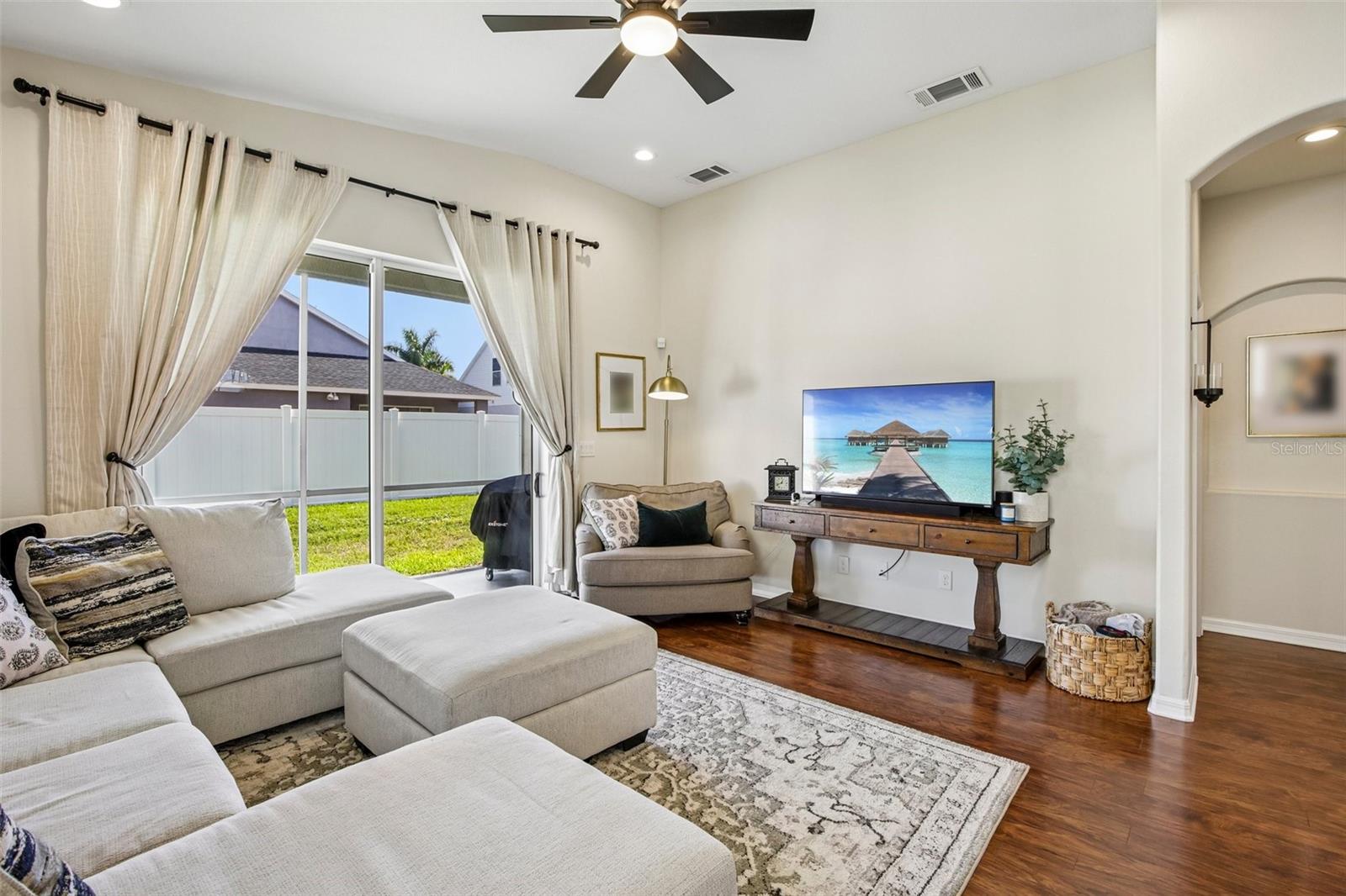 4907 58th Ter E Property Photo 4