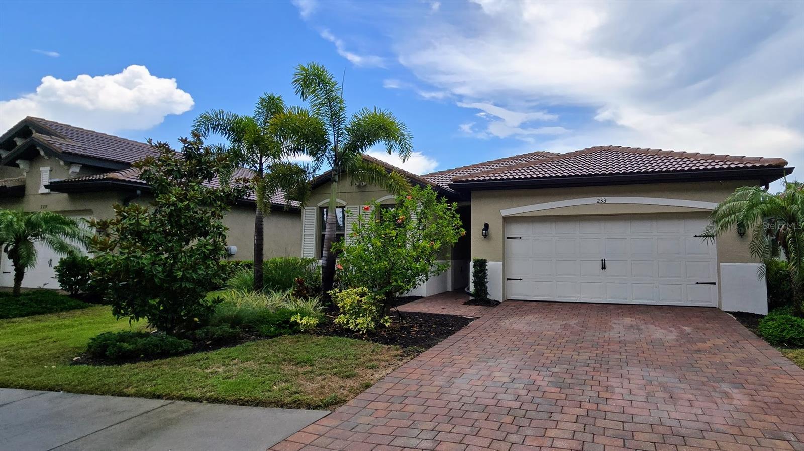 233 Vinadio Blvd Property Photo 2