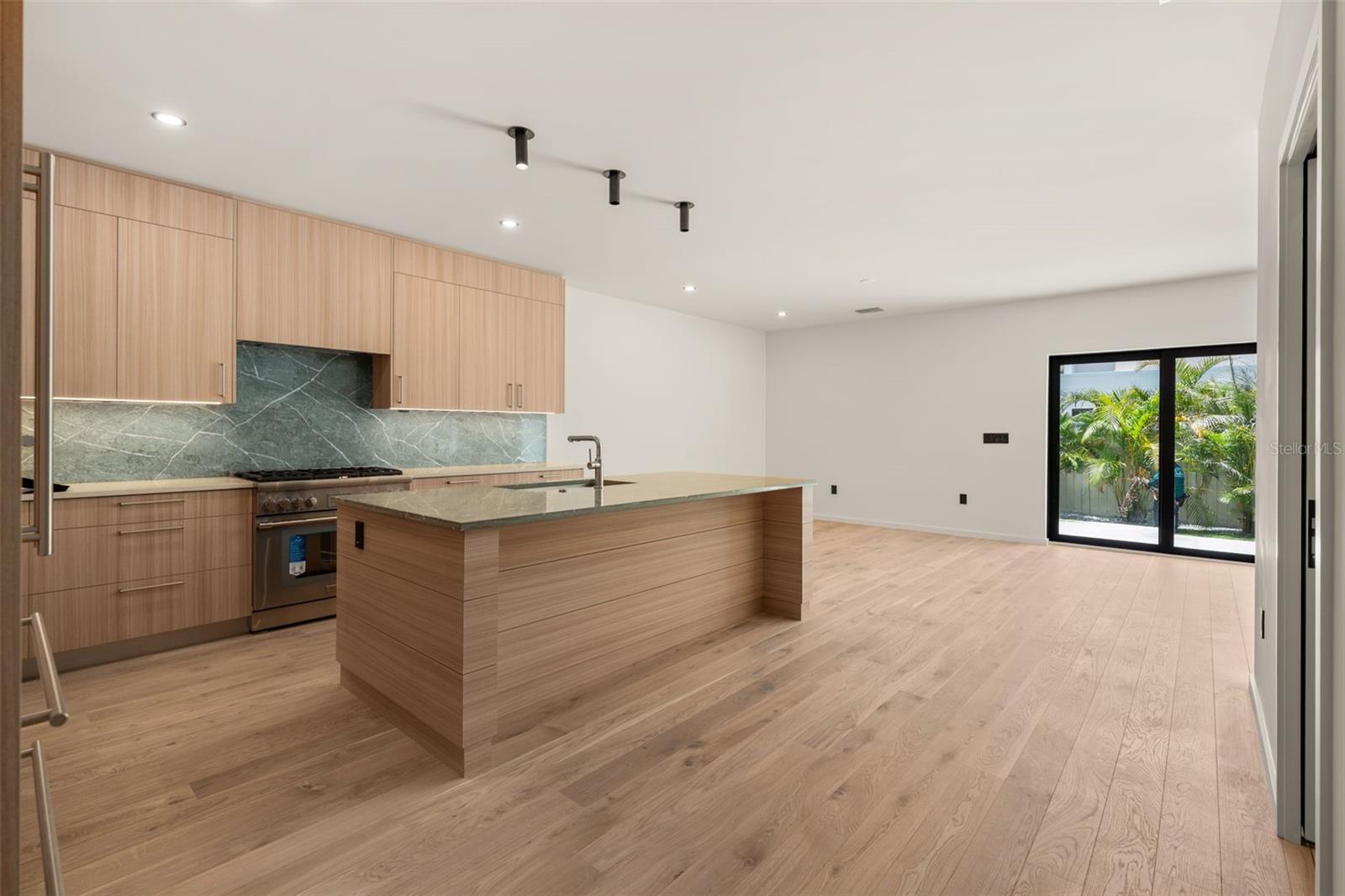 1680 Cherry Ln Property Photo 9