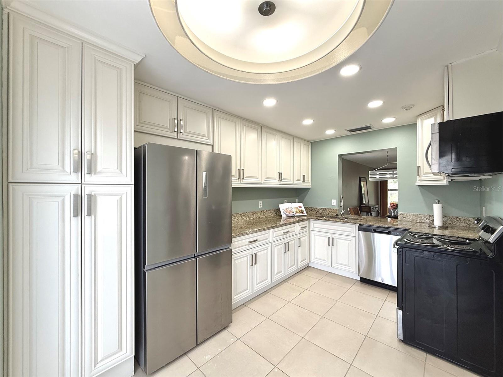 942 N Beneva Rd #v28 Property Photo 3