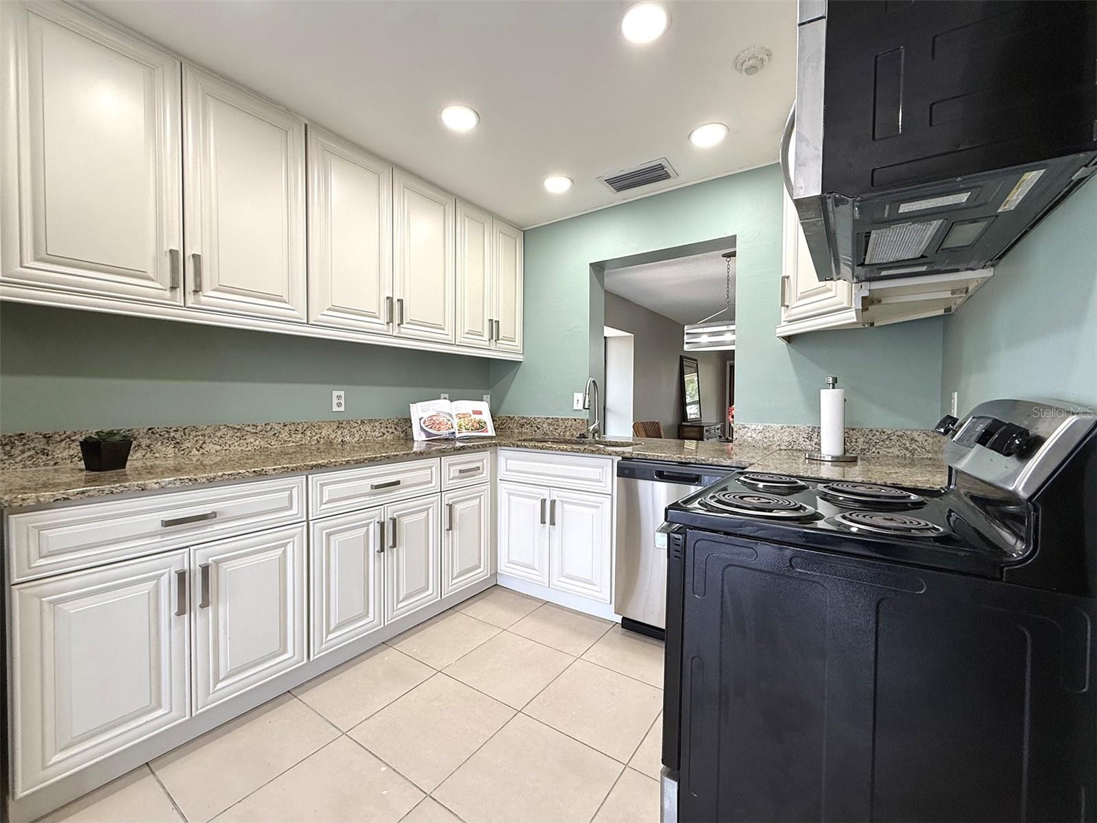 942 N Beneva Rd #v28 Property Photo 4