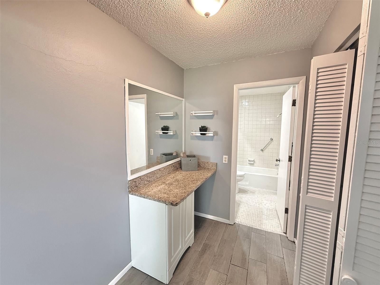 942 N Beneva Rd #v28 Property Photo 13