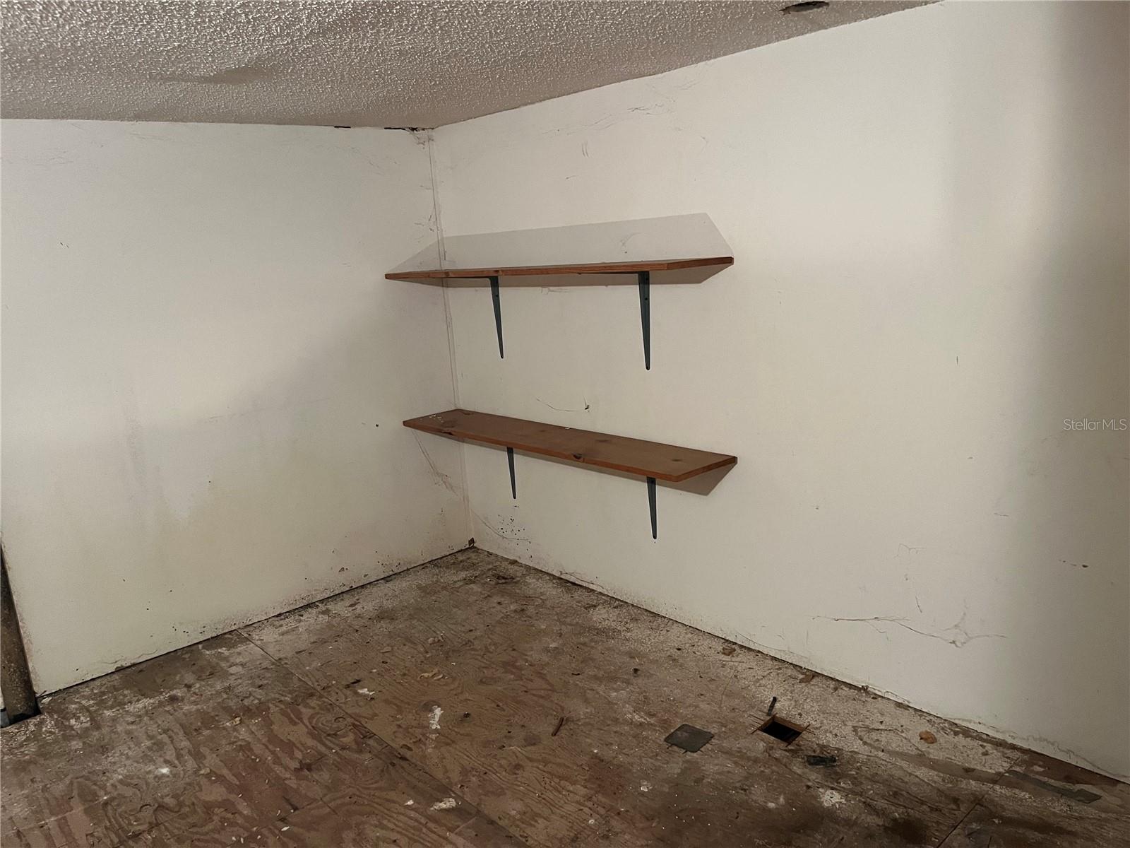 942 N Beneva Rd #v28 Property Photo 16