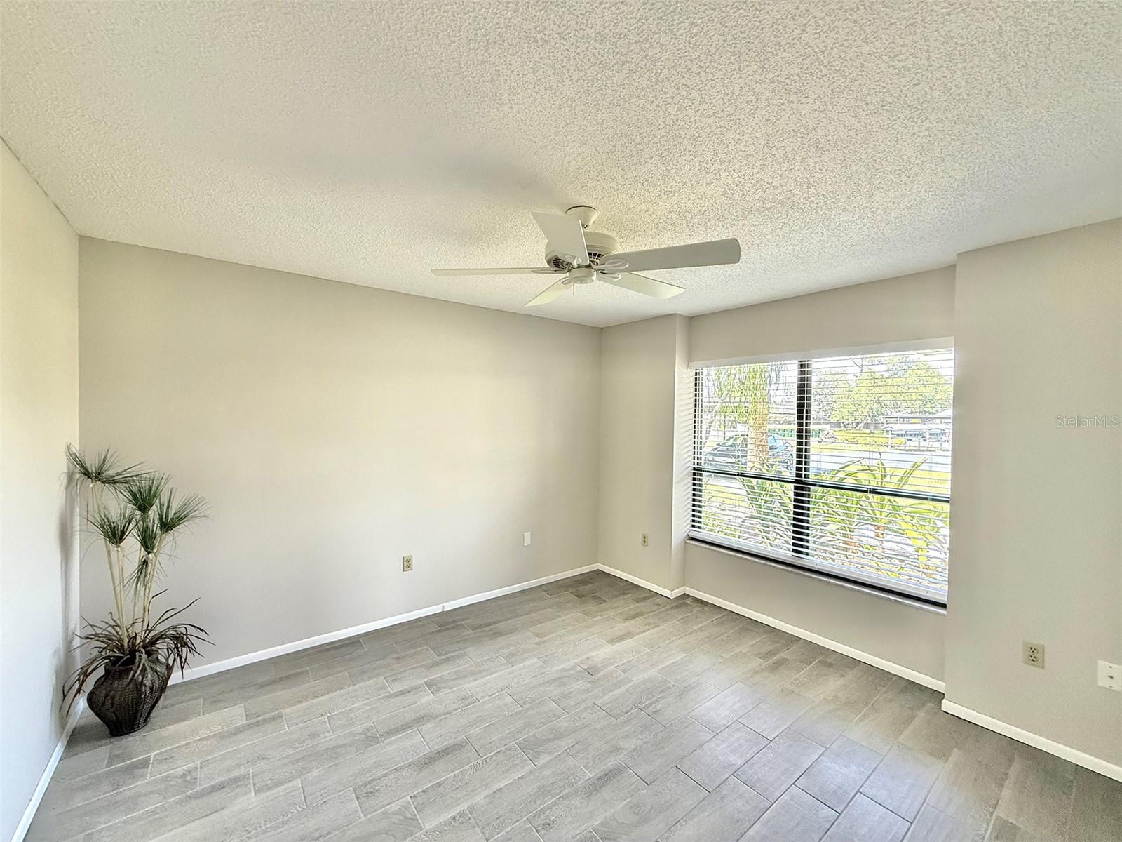 942 N Beneva Rd #v28 Property Photo 17