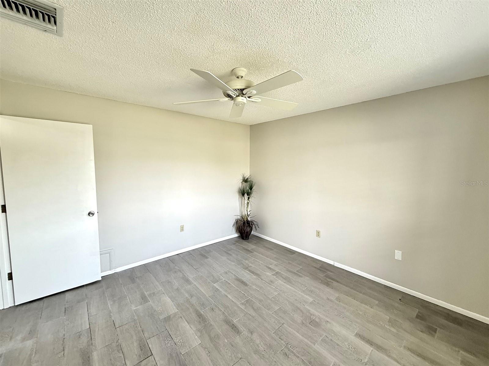 942 N Beneva Rd #v28 Property Photo 18