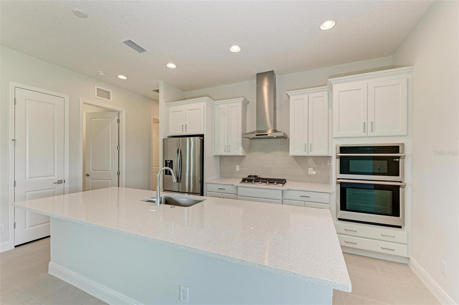 4324 Sea Marsh Pl Property Photo 9