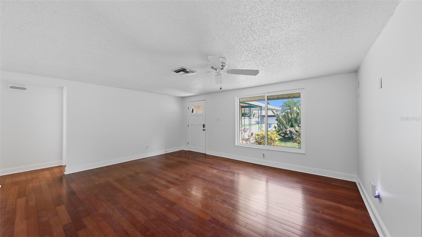 2220 Doud St Property Photo 5
