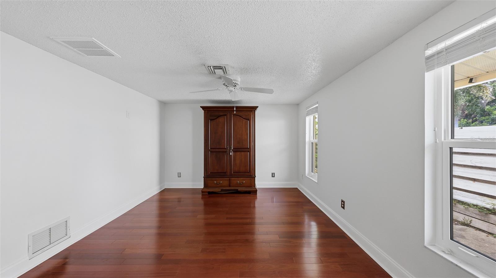 2220 Doud St Property Photo 16