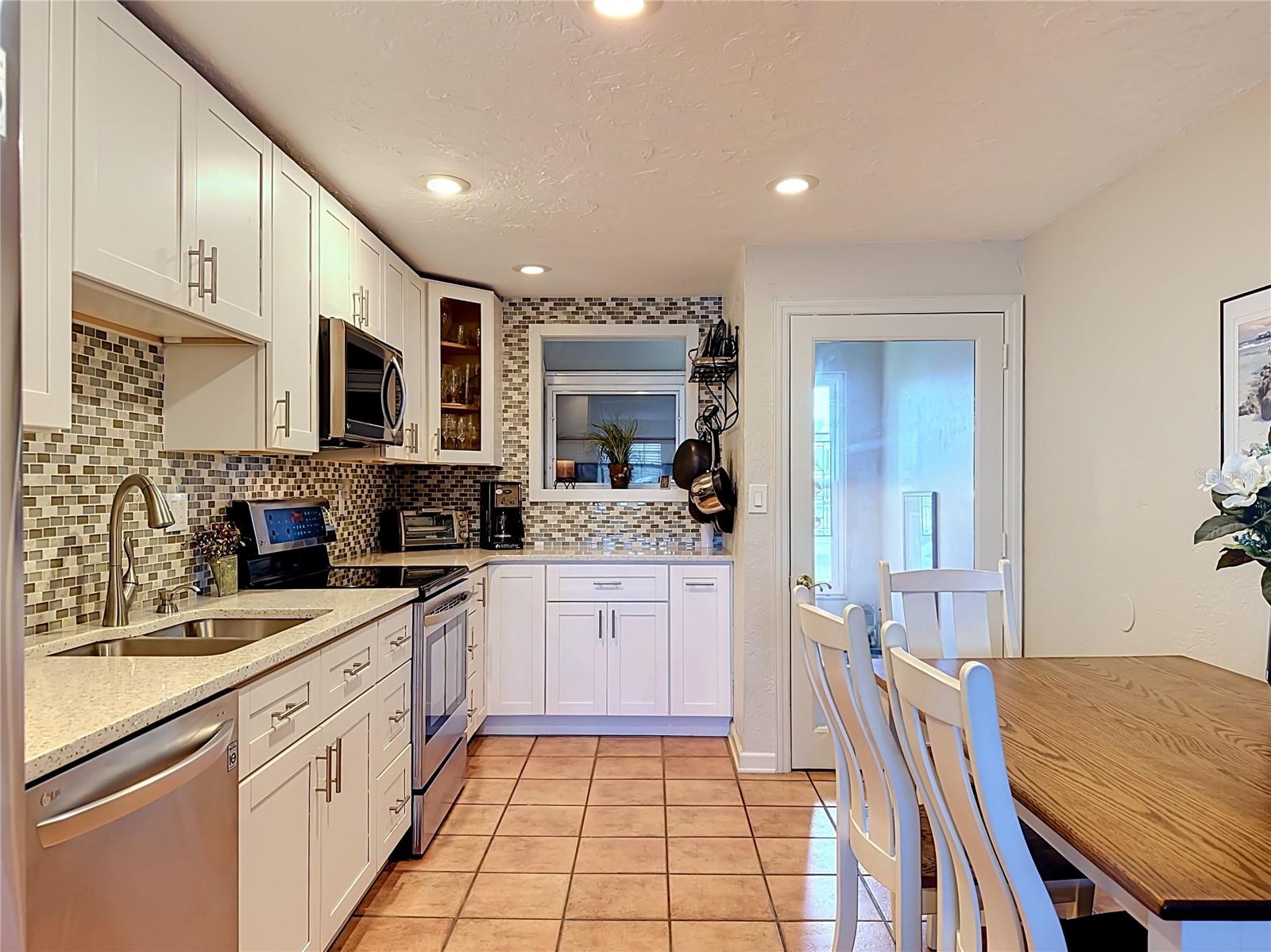 202 Peacock Ln #a Property Photo 5
